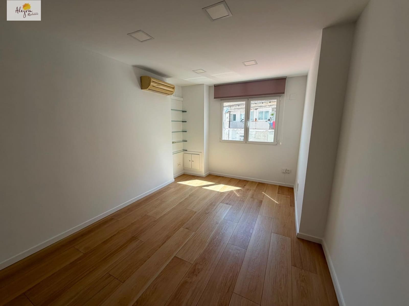 Bureau à louer à Valence ville - 1 200 € (Ref: 10014196)