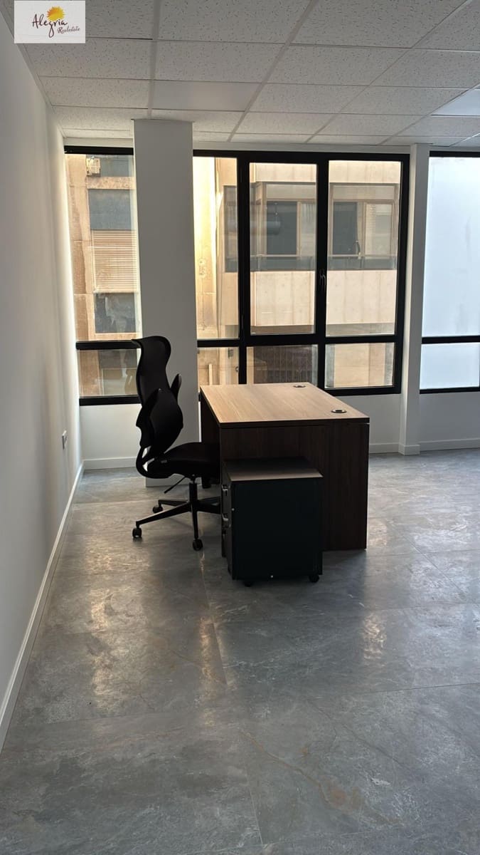 Kontor att hyra i Valencia stad - 600 € (Ref: 10014197)