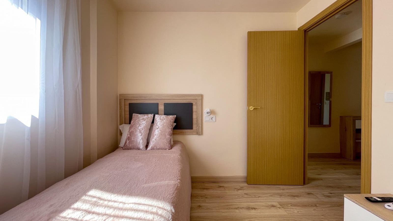 2 Zimmer Apartment zu vermieten in Benidorm mit Pool Garage - 1.800 € (Ref: 10014203)