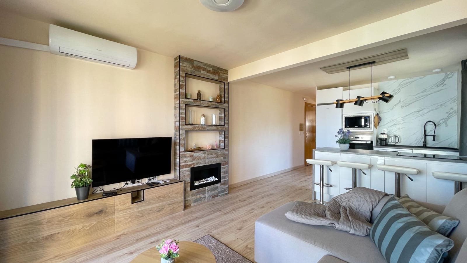 2 Zimmer Apartment zu vermieten in Benidorm mit Pool Garage - 1.800 € (Ref: 10014203)