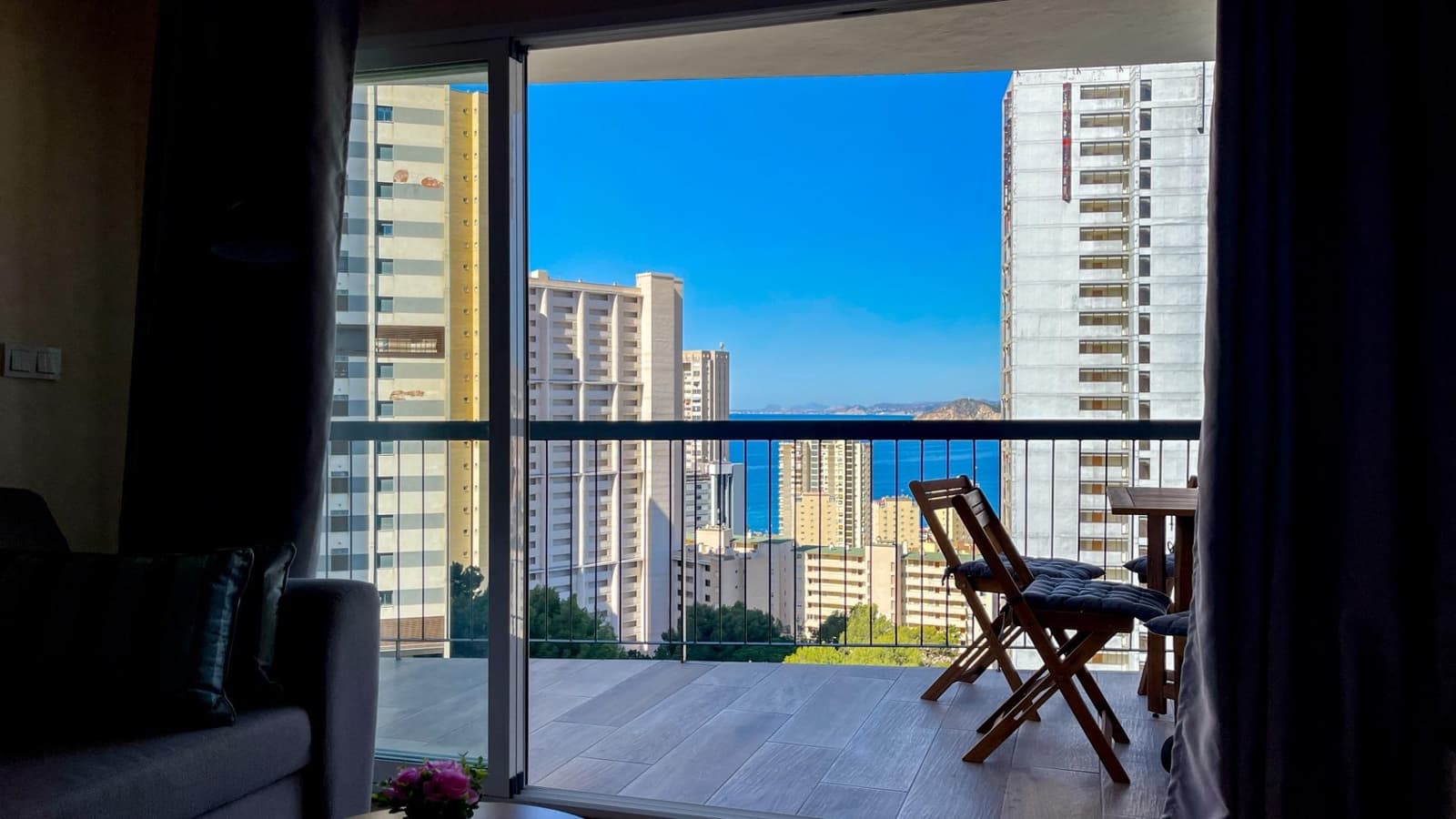 2 Zimmer Apartment zu vermieten in Benidorm mit Pool Garage - 1.800 € (Ref: 10014203)