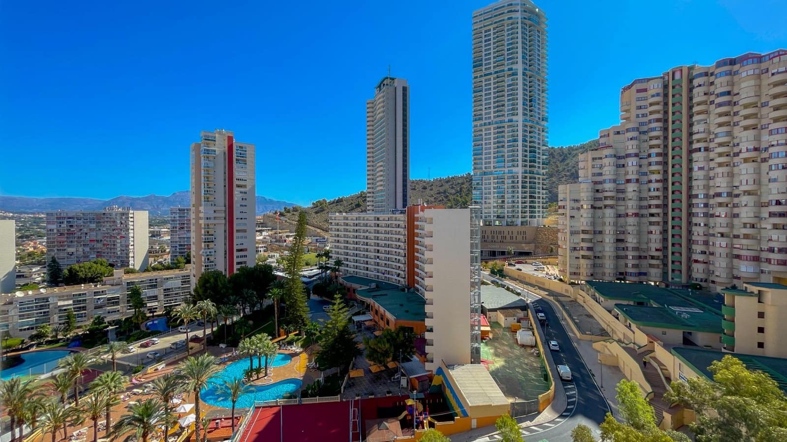 2 Zimmer Apartment zu vermieten in Benidorm mit Pool Garage - 1.800 € (Ref: 10014203)