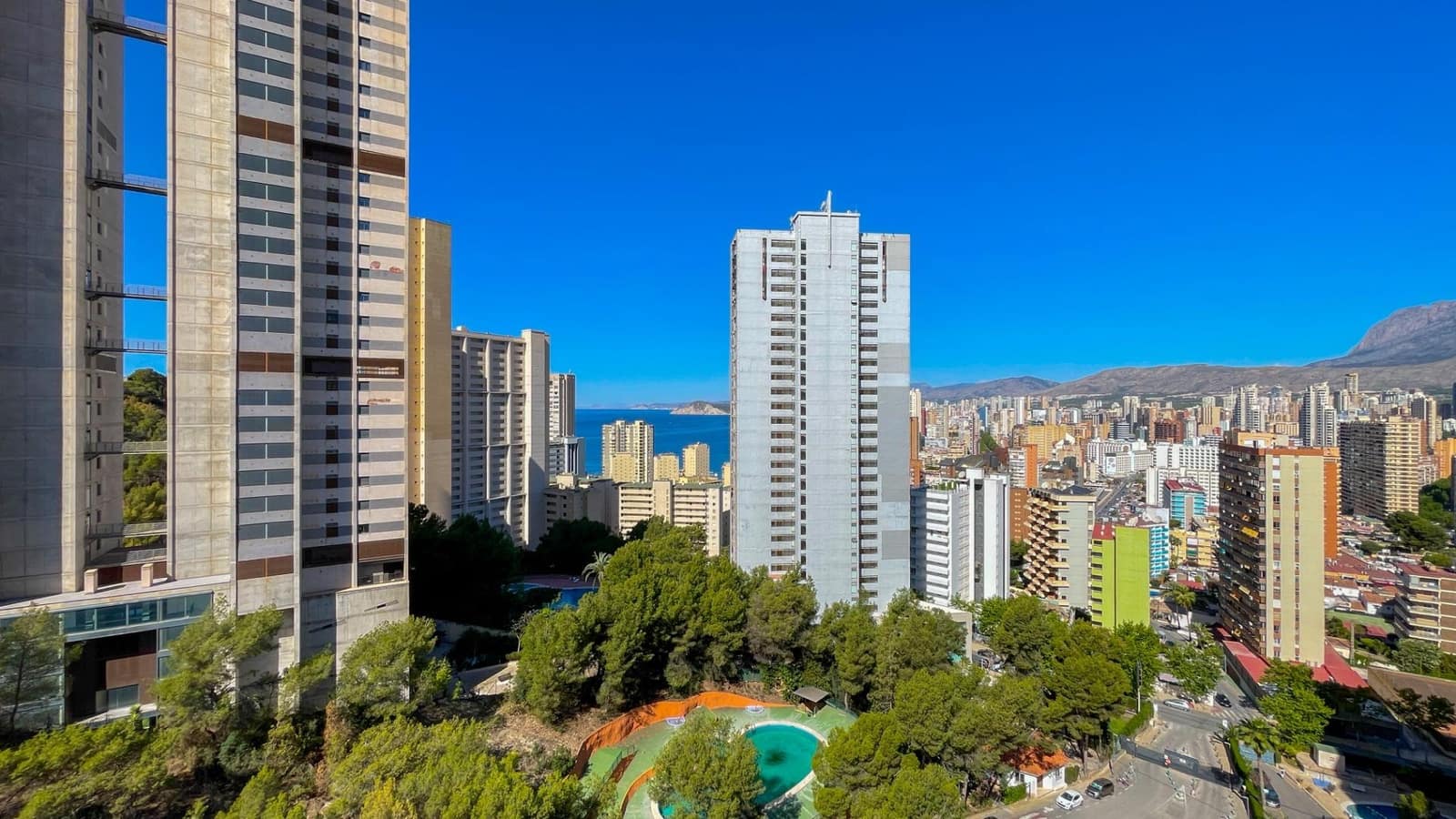 2 Zimmer Apartment zu vermieten in Benidorm mit Pool Garage - 1.800 € (Ref: 10014203)