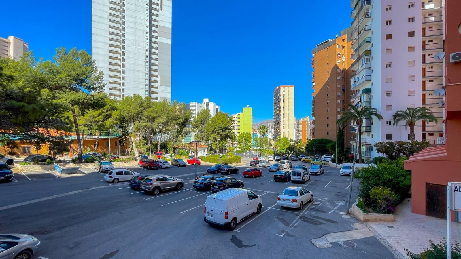 2 Zimmer Apartment zu vermieten in Benidorm mit Pool Garage - 1.800 € (Ref: 10014203)