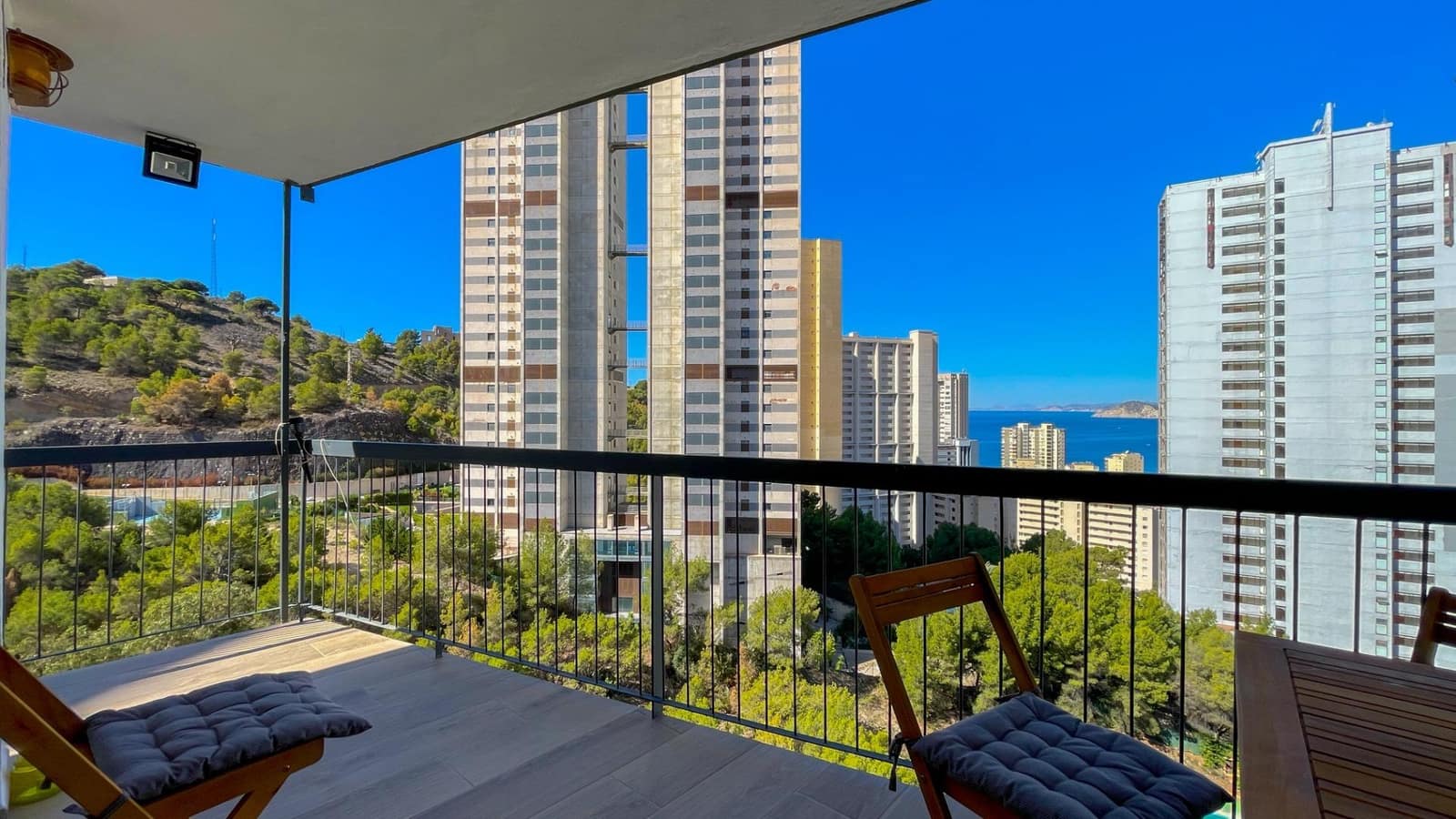 2 Zimmer Apartment zu vermieten in Benidorm mit Pool Garage - 1.800 € (Ref: 10014203)