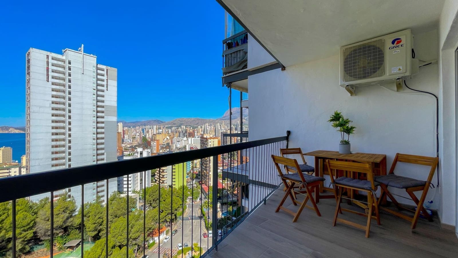 2 Zimmer Apartment zu vermieten in Benidorm mit Pool Garage - 1.800 € (Ref: 10014203)