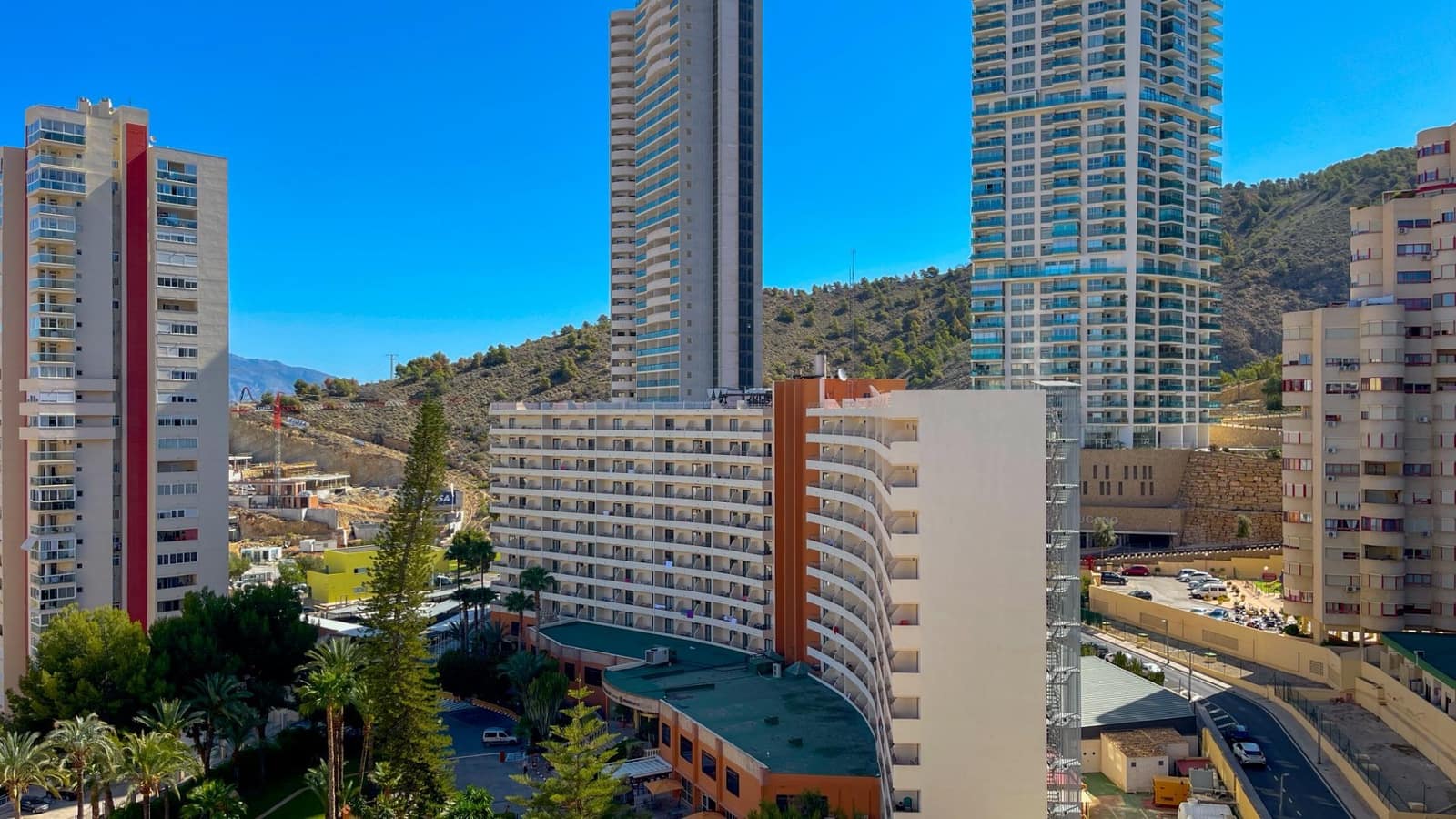 2 Zimmer Apartment zu vermieten in Benidorm mit Pool Garage - 1.800 € (Ref: 10014203)