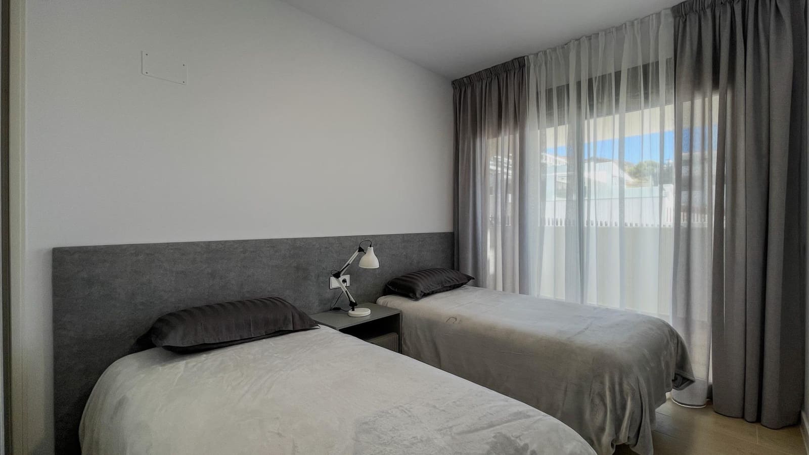 Apartamento de 5 habitaciones en Finestrat en alquiler con piscina - 2.650 € (Ref: 10014210)