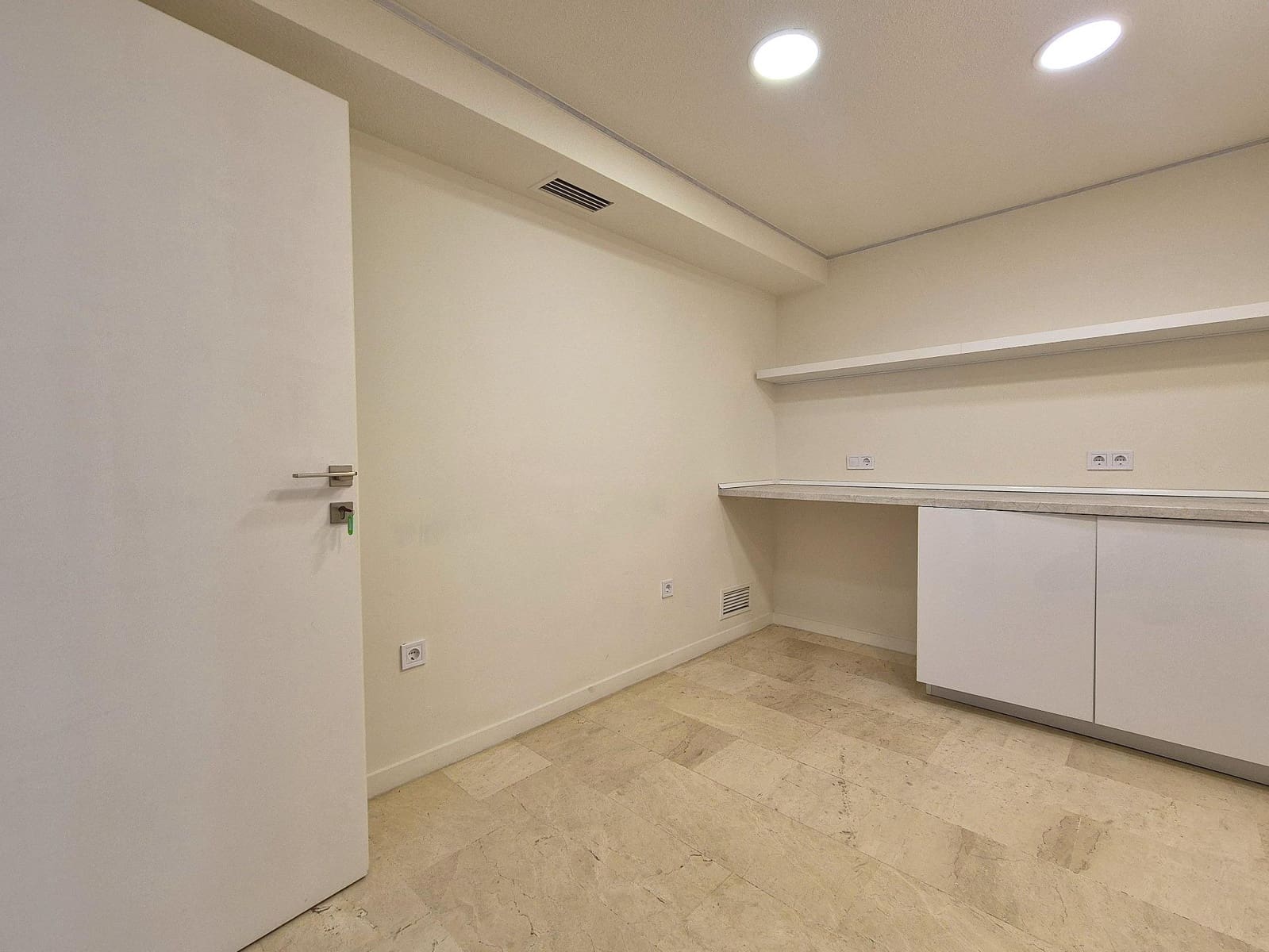 8 soveværelse Erhverv til leje i Alicante by - € 2.550 (Ref: 10014211)