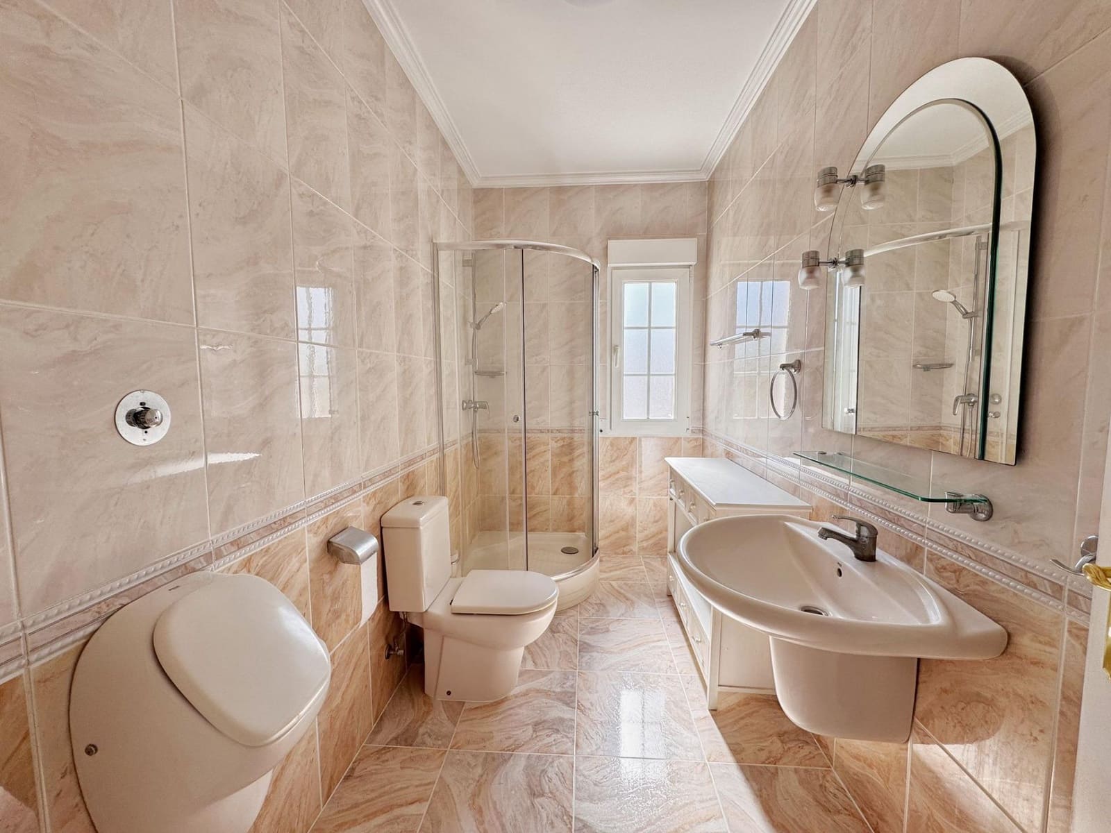 Villa/Maison de 7 chambres à louer à La Nucia avec piscine garage - 5 800 € (Ref: 10014213)
