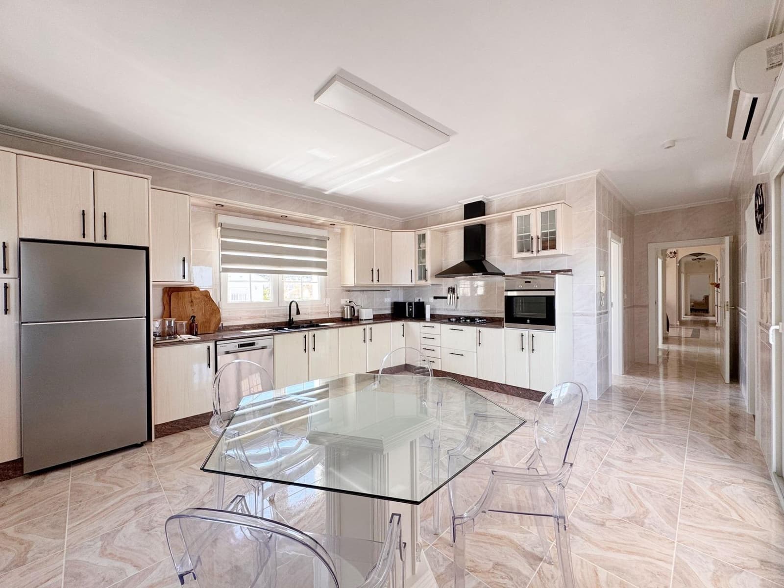 Villa/Maison de 7 chambres à louer à La Nucia avec piscine garage - 5 800 € (Ref: 10014213)