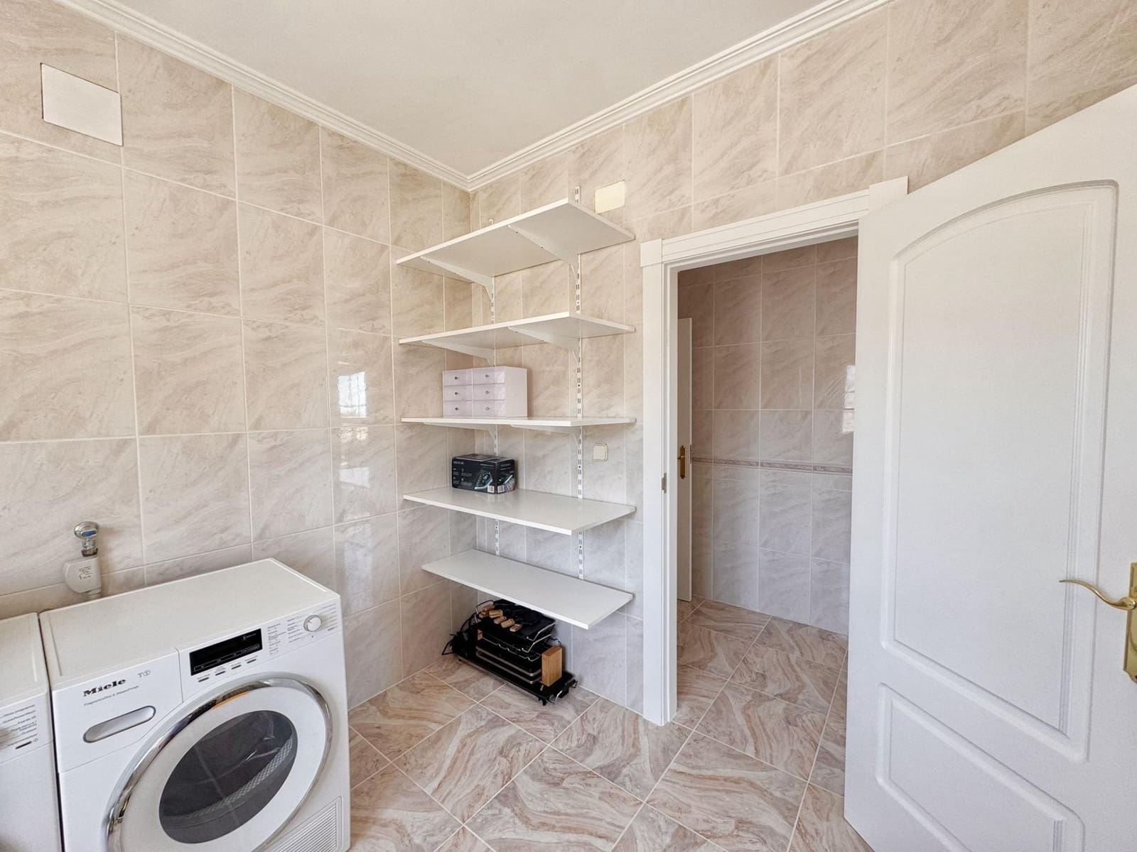 Villa/Maison de 7 chambres à louer à La Nucia avec piscine garage - 5 800 € (Ref: 10014213)