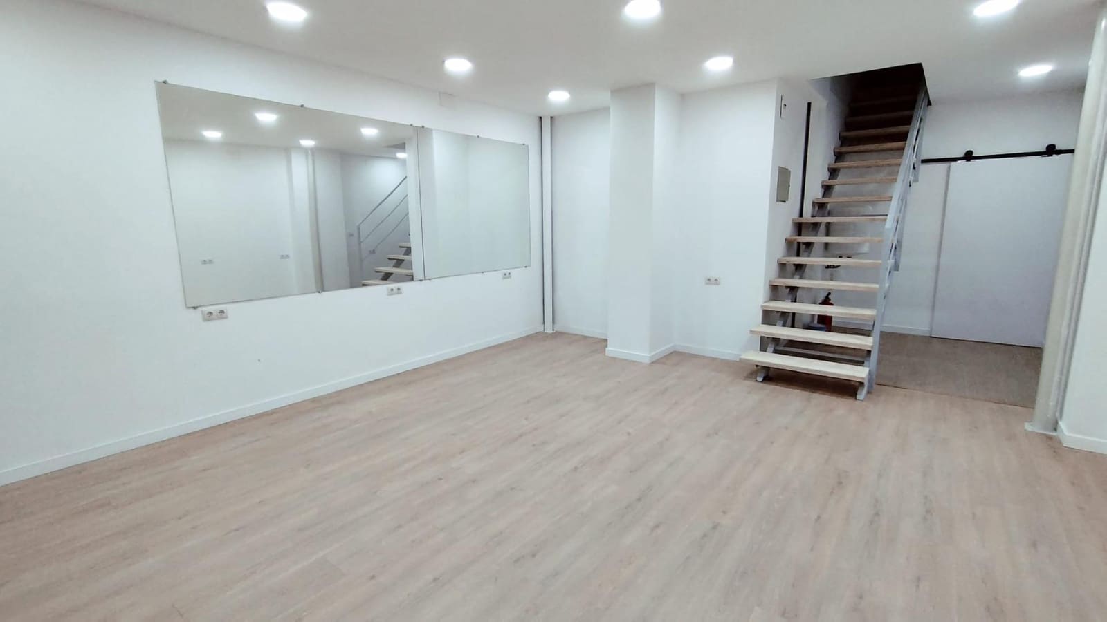 Commercieel te huur in Alicante stad - € 800 (Ref: 10014215)