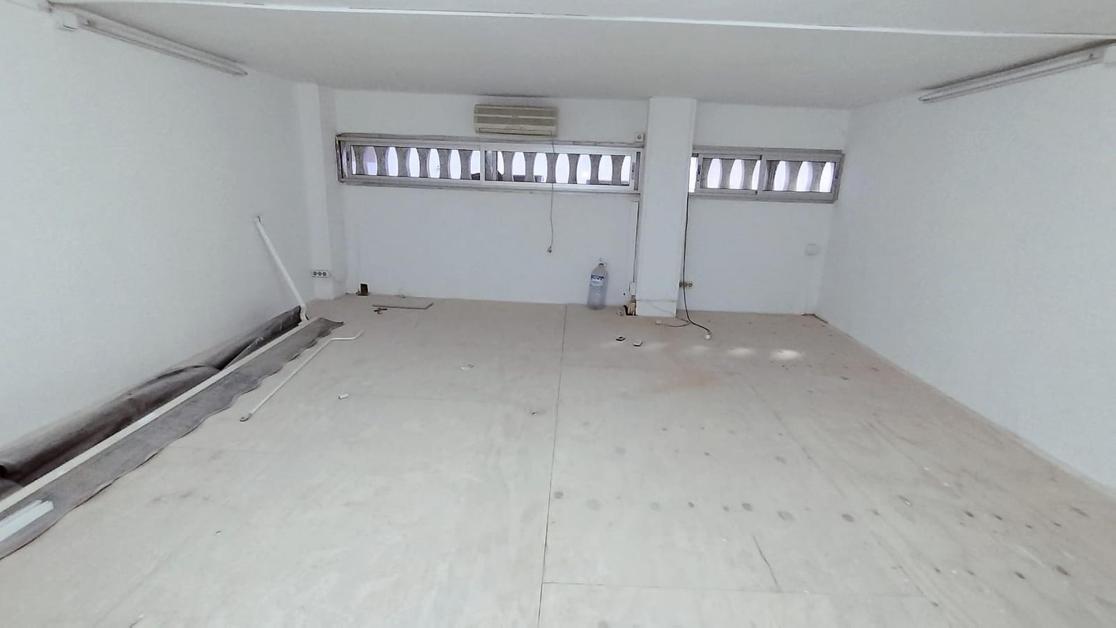 Commercieel te huur in Alicante stad - € 800 (Ref: 10014215)