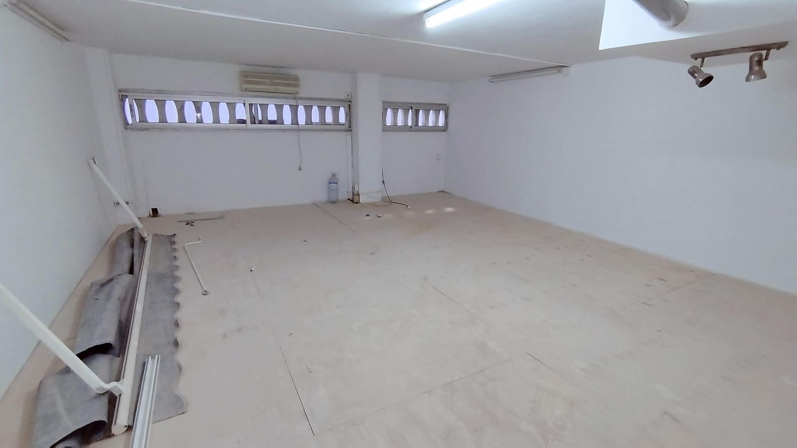 Commercieel te huur in Alicante stad - € 800 (Ref: 10014215)