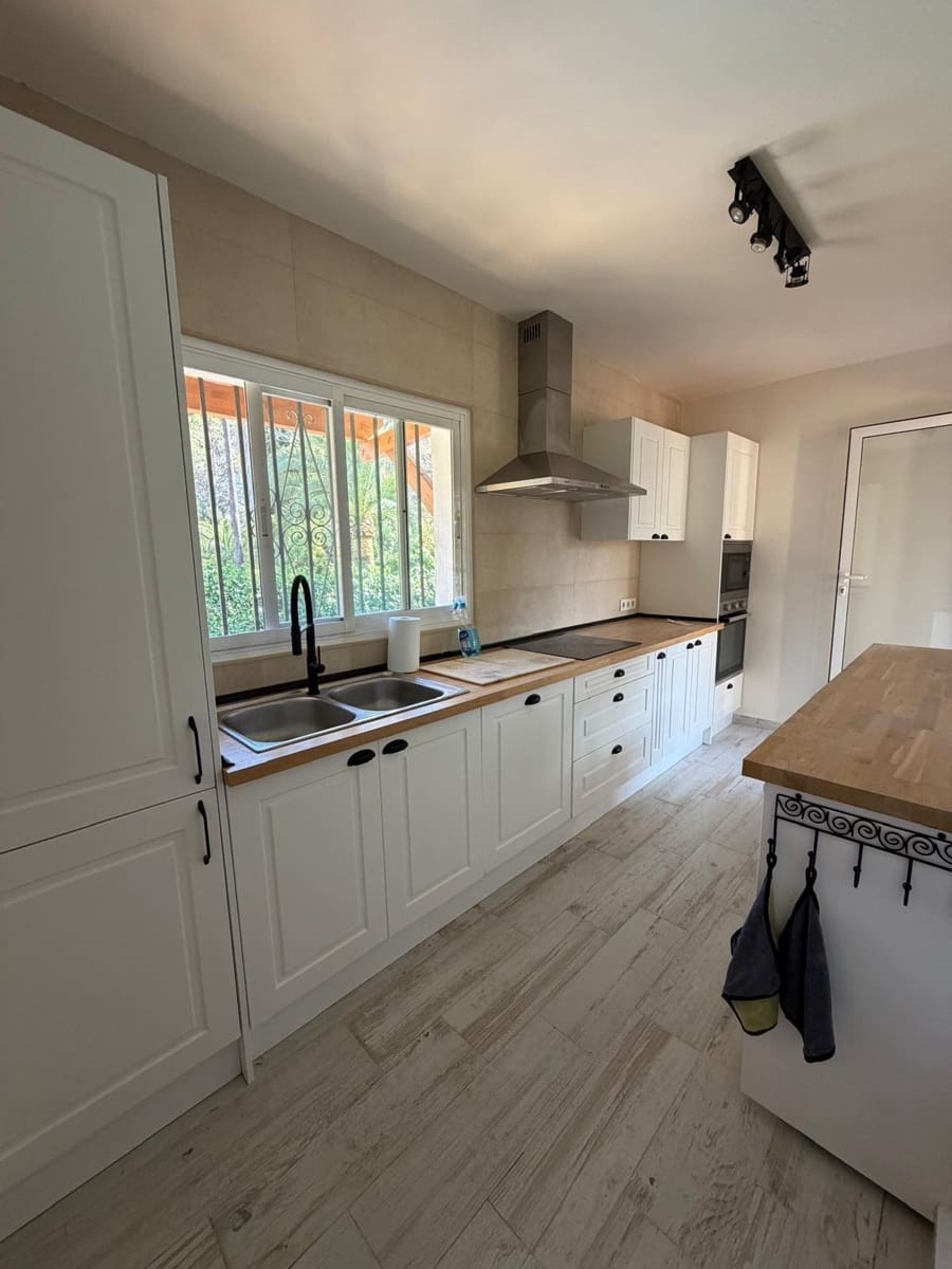 4 makuuhuone Huvila vuokrattavana paikassa Albir mukana uima-altaan - 3 500 € (Ref: 10014216)