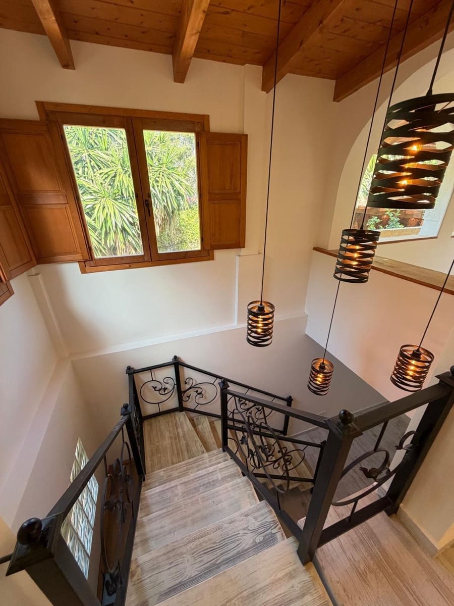 4 makuuhuone Huvila vuokrattavana paikassa Albir mukana uima-altaan - 3 500 € (Ref: 10014216)