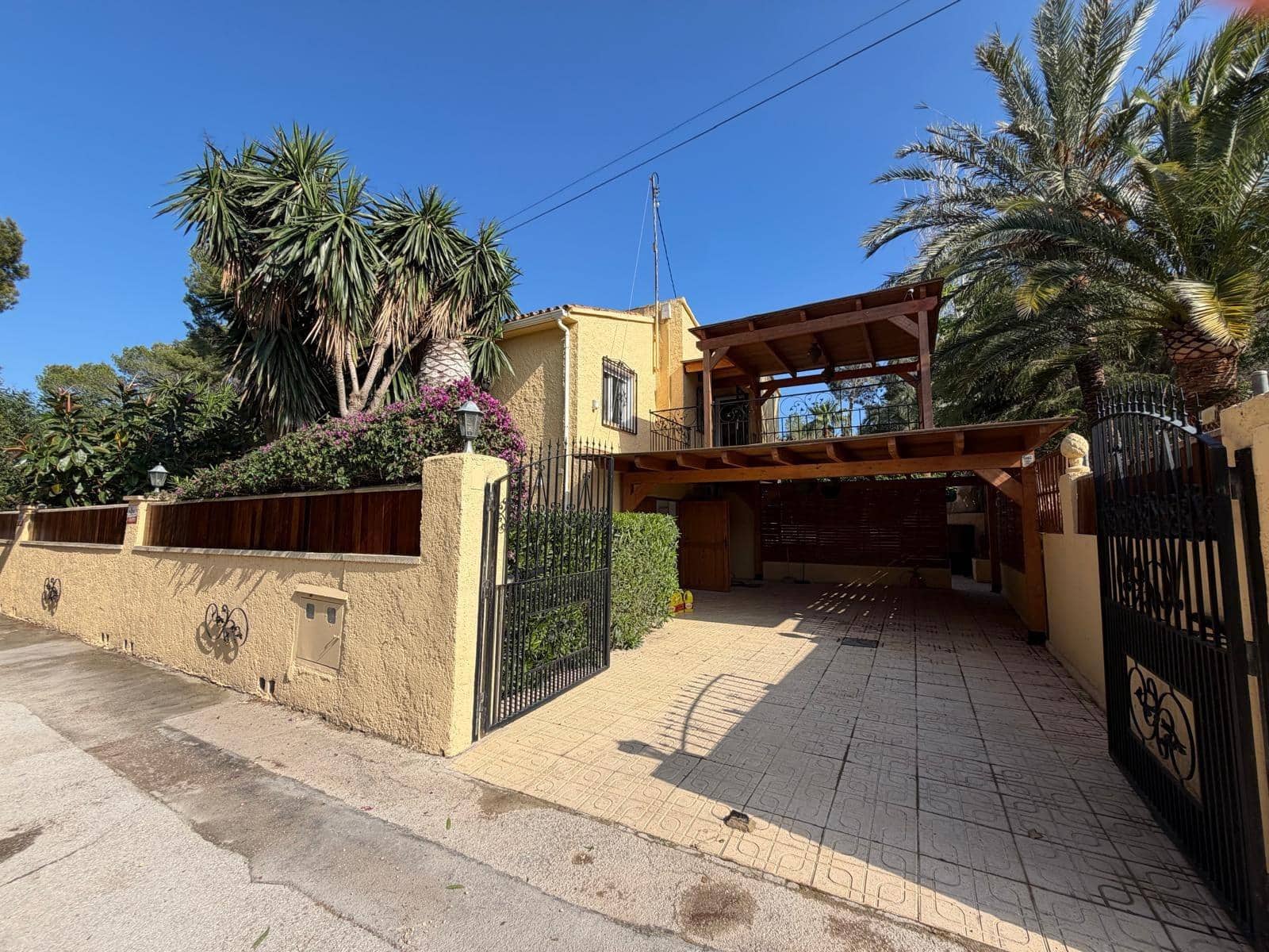 4 makuuhuone Huvila vuokrattavana paikassa Albir mukana uima-altaan - 3 500 € (Ref: 10014216)