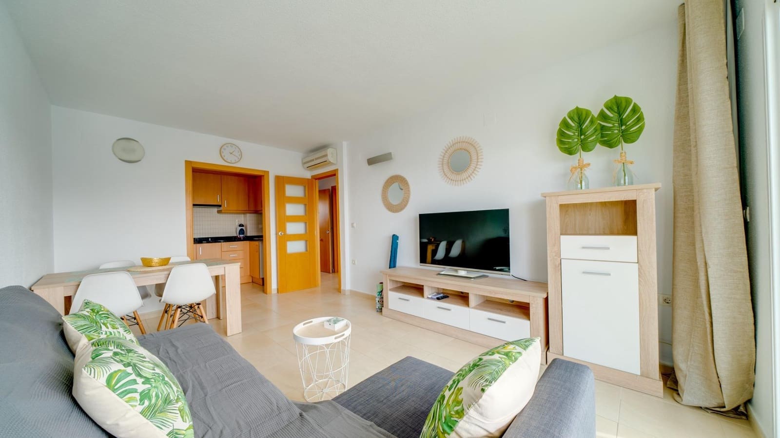 1 bedroom Apartment for rent in Benidorm with pool garage - € 2,200 (Ref: 10014221)