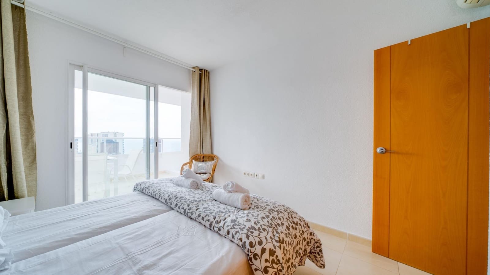 1 bedroom Apartment for rent in Benidorm with pool garage - € 2,200 (Ref: 10014221)