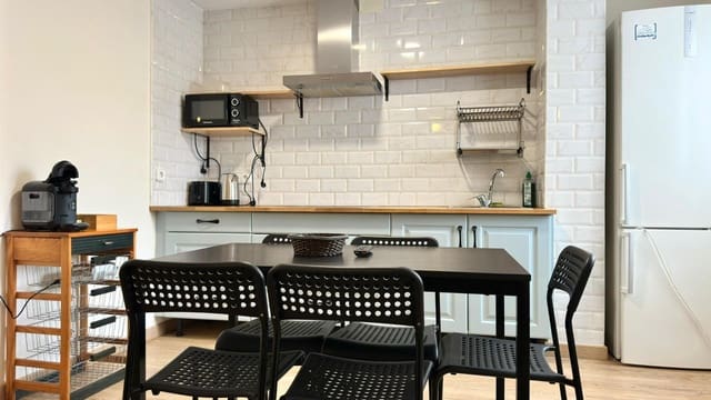 3 sovrum Lägenhet att hyra i Alicante stad - 1 800 € (Ref: 10014222)