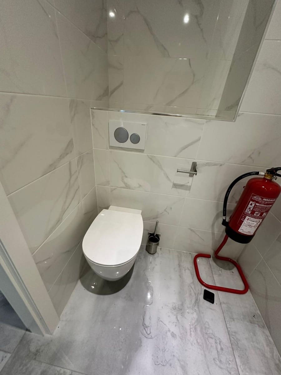 Büro zu vermieten in Guardamar del Segura - 1.300 € (Ref: 10014225)