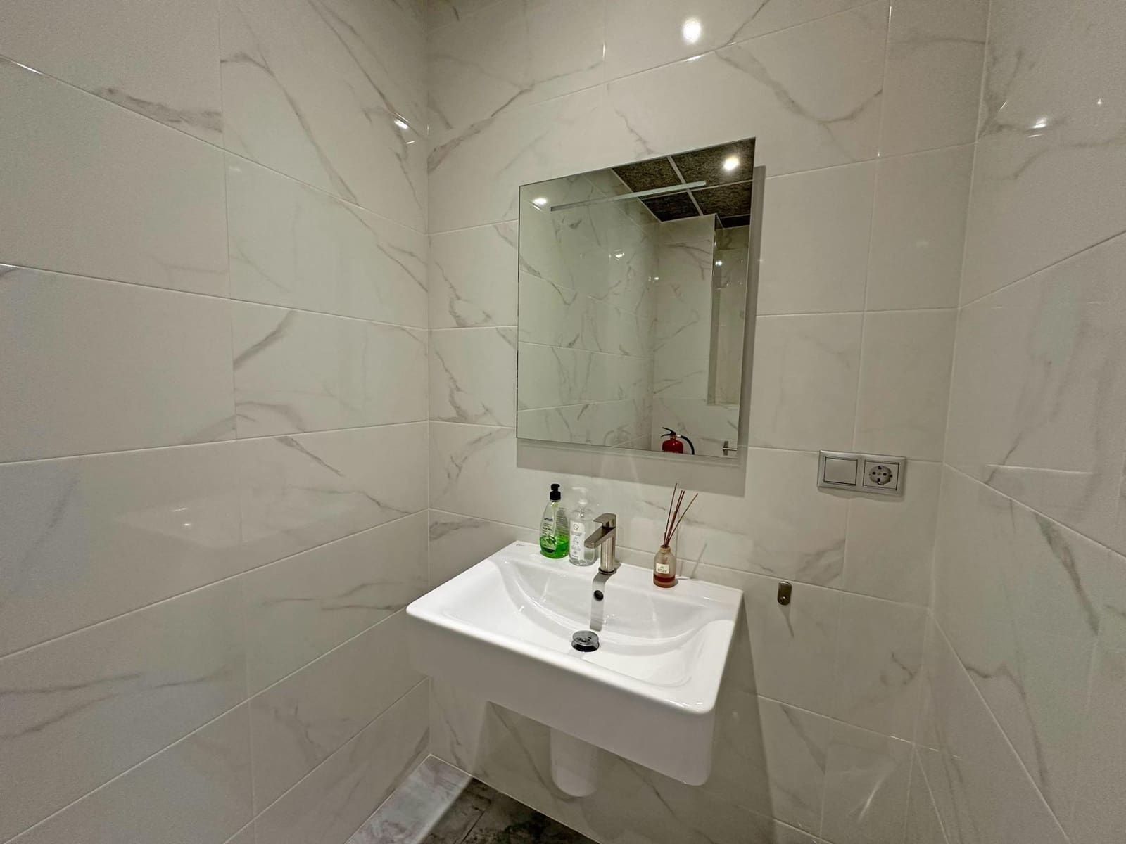 Büro zu vermieten in Guardamar del Segura - 1.300 € (Ref: 10014225)