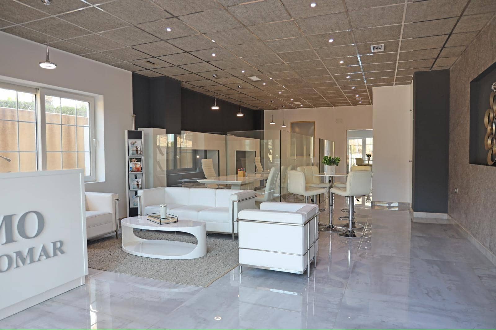 Büro zu vermieten in Guardamar del Segura - 1.300 € (Ref: 10014225)