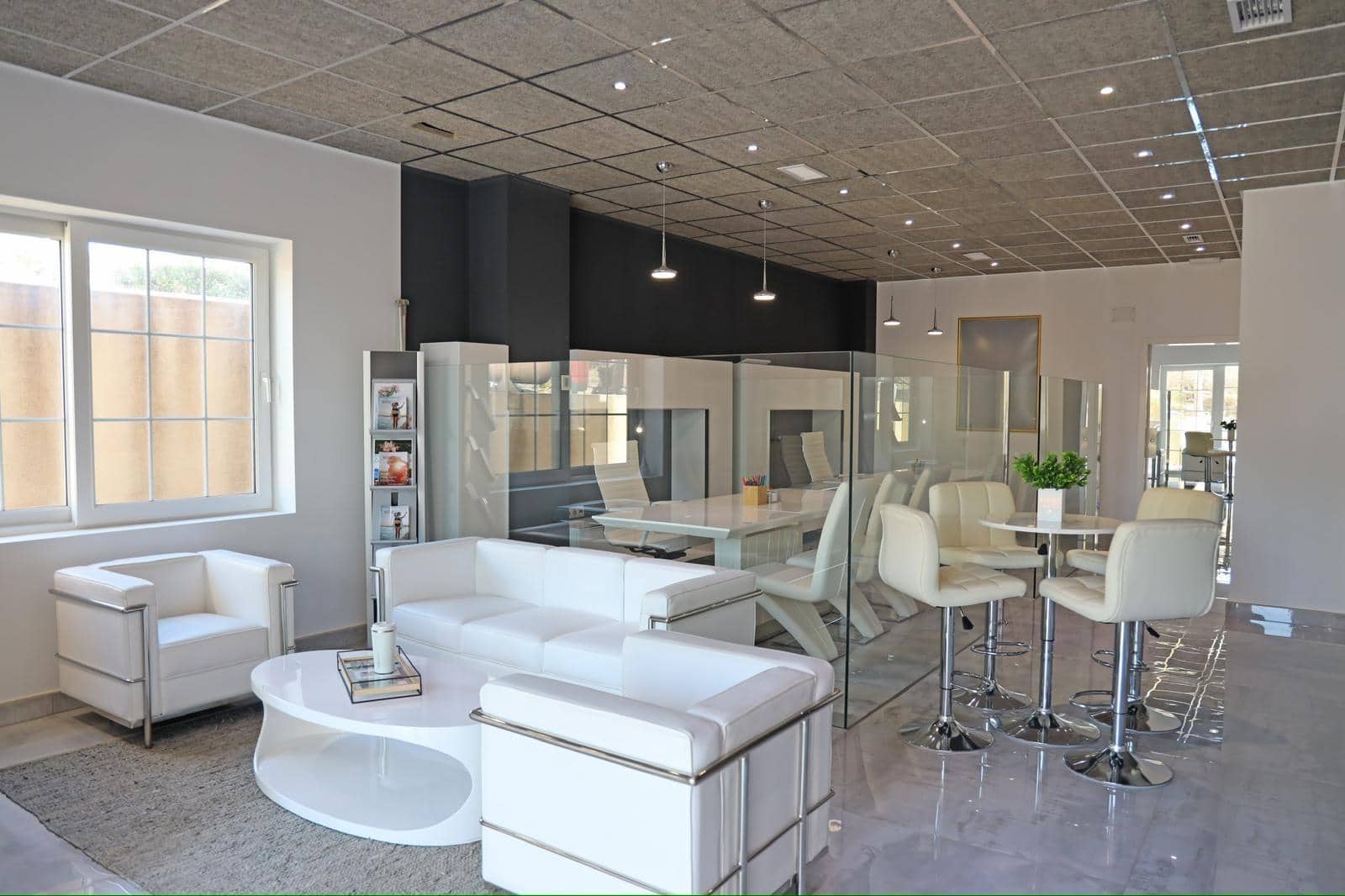 Büro zu vermieten in Guardamar del Segura - 1.300 € (Ref: 10014225)