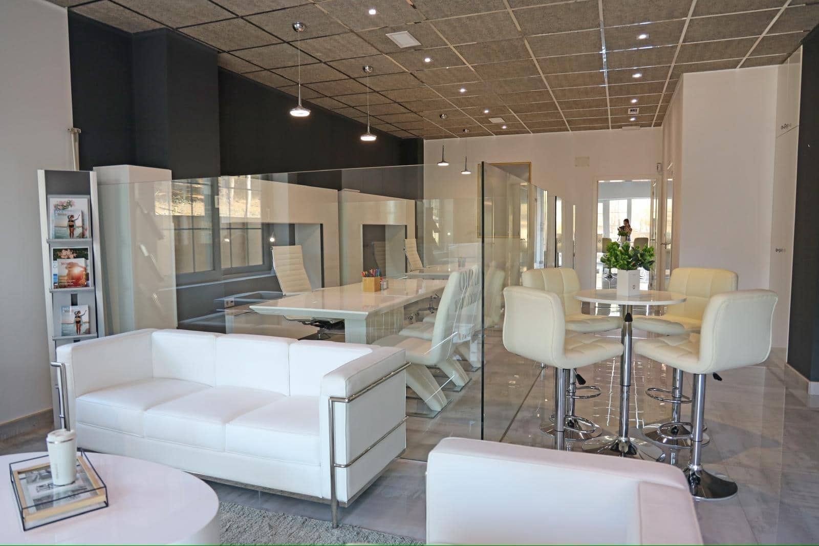 Büro zu vermieten in Guardamar del Segura - 1.300 € (Ref: 10014225)