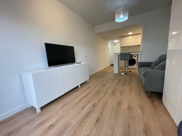 Studio att hyra i San Sebastián de los Reyes med pool garage - 1 150 € (Ref: 10014227)
