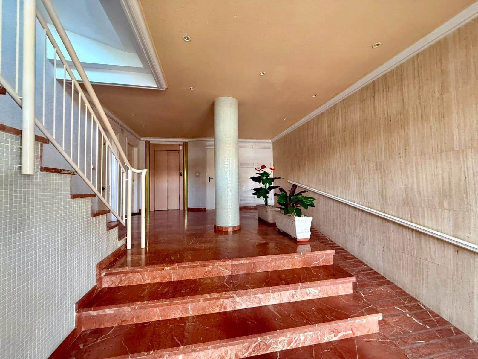 Comercial para venda em Guardamar del Segura com garagem - 269 900 € (Ref: 10015614)
