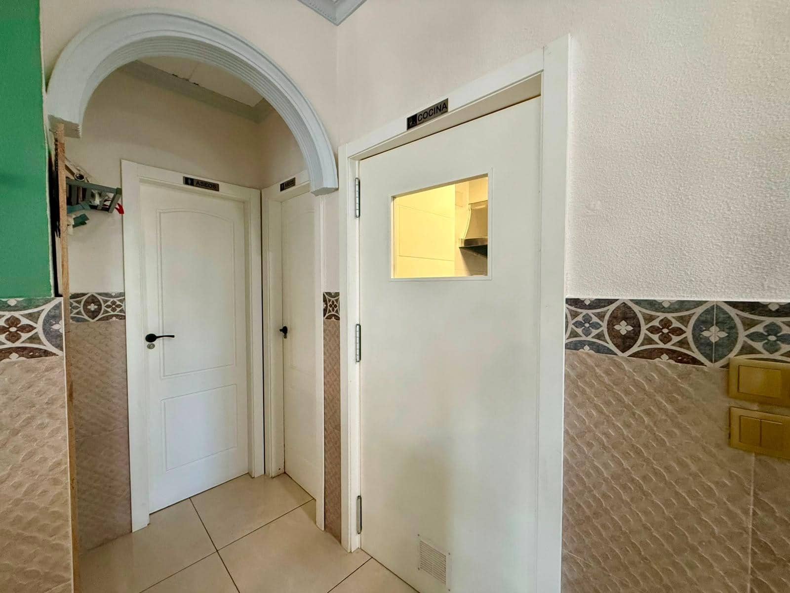 Comercial para arrendar em Guardamar del Segura com garagem - 1 500 € (Ref: 10015615)