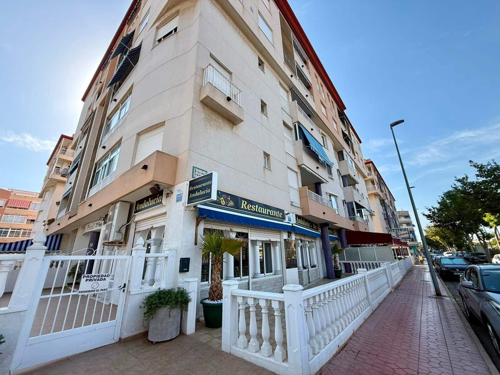 Comercial para arrendar em Guardamar del Segura com garagem - 1 500 € (Ref: 10015615)