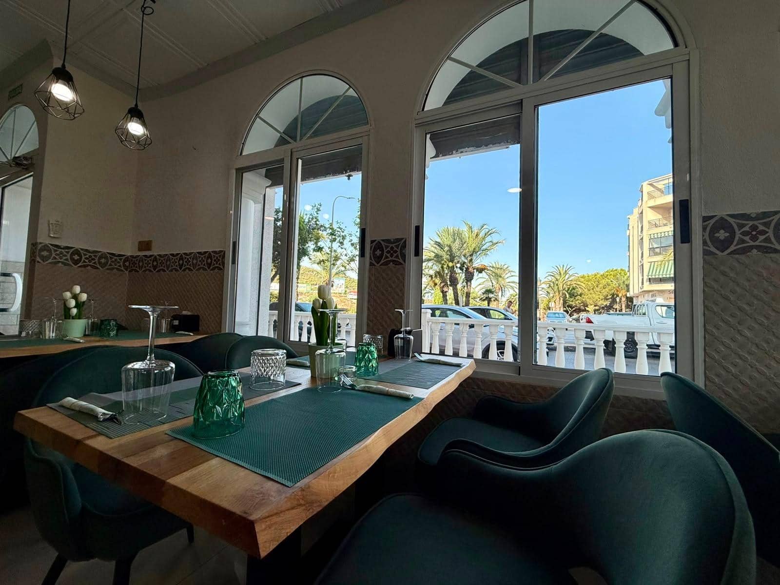 Comercial para arrendar em Guardamar del Segura com garagem - 1 500 € (Ref: 10015615)