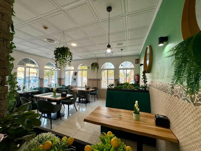 Comercial para arrendar em Los Secanos, Guardamar del Segura com garagem - 1 500 € (Ref: 10015615)