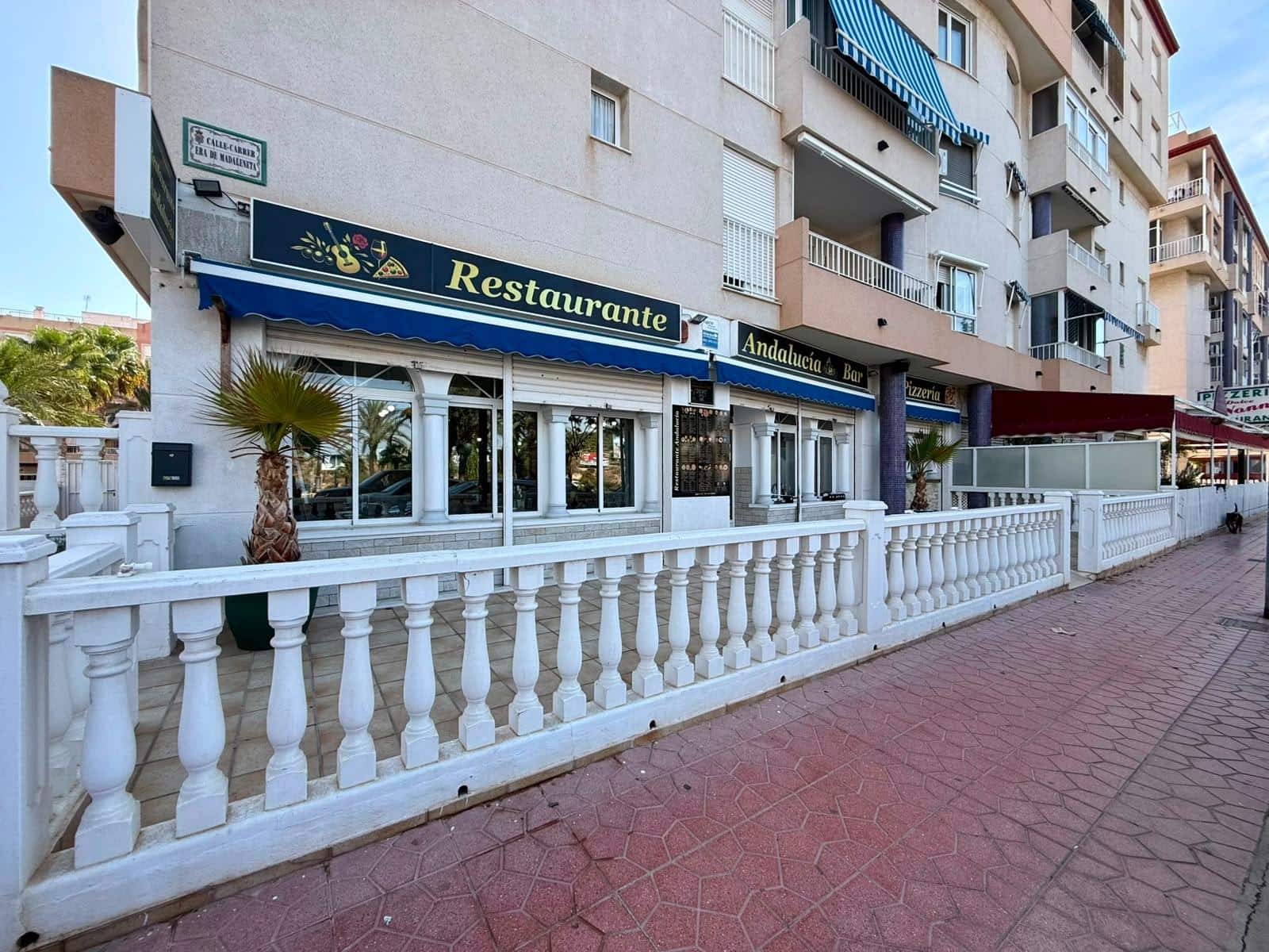 Comercial para arrendar em Guardamar del Segura com garagem - 1 500 € (Ref: 10015615)