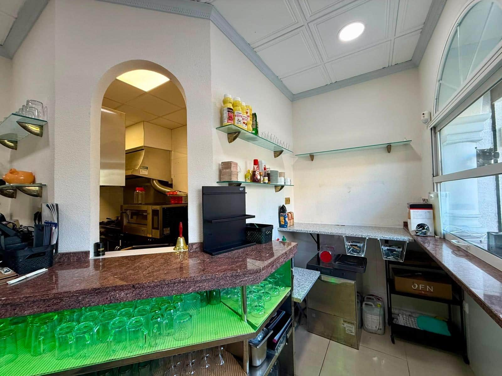 Comercial para arrendar em Guardamar del Segura com garagem - 1 500 € (Ref: 10015615)