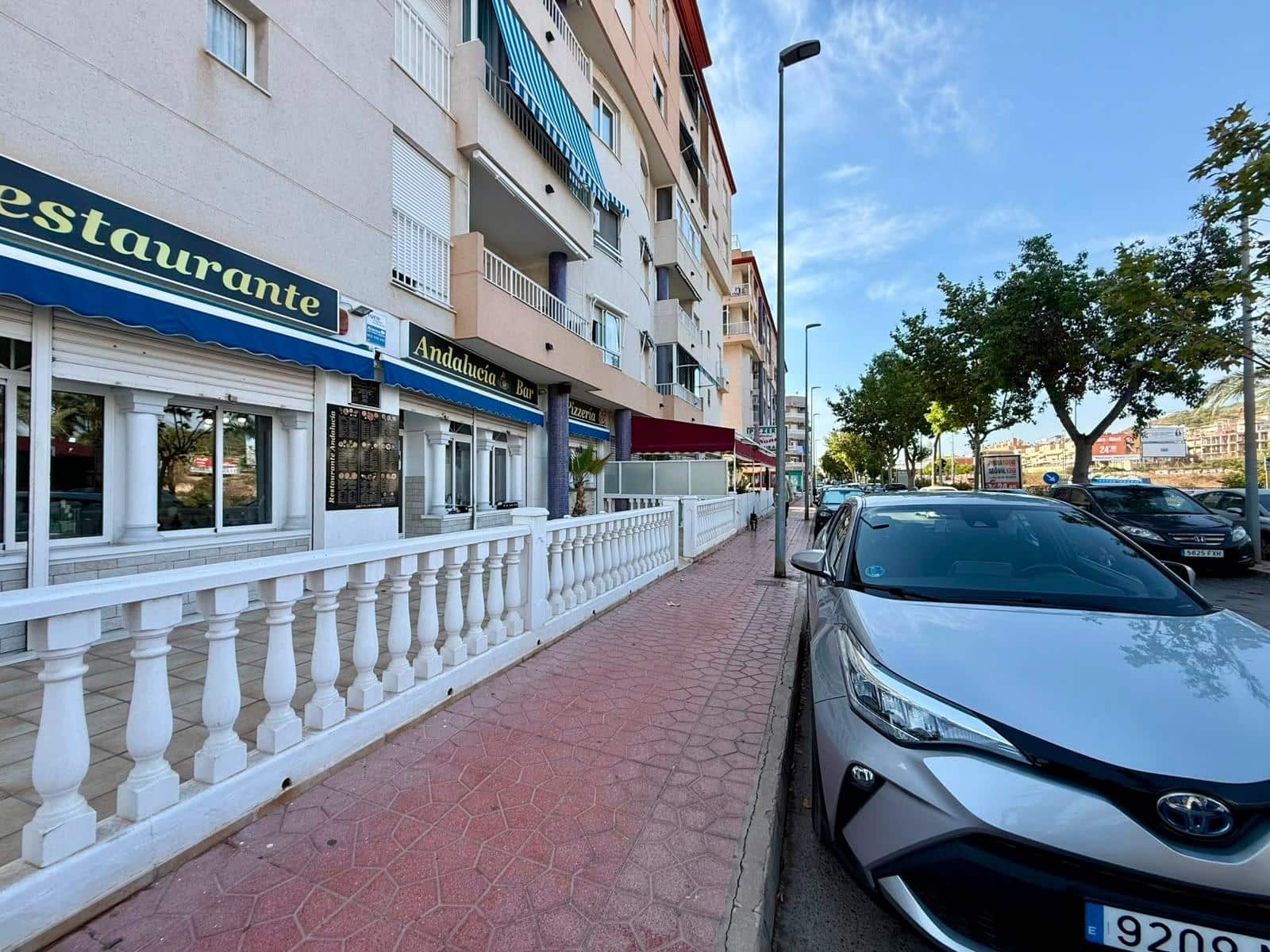 Comercial para arrendar em Guardamar del Segura com garagem - 1 500 € (Ref: 10015615)