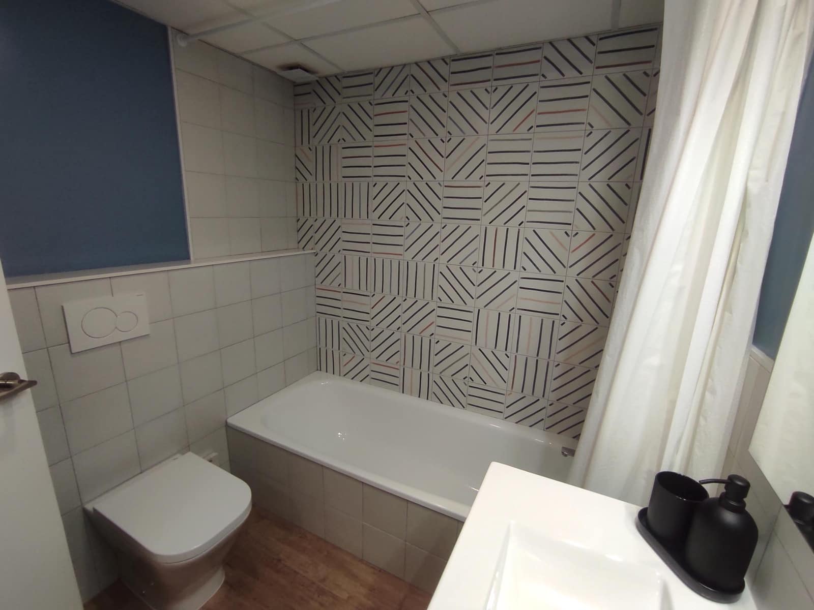 4 sovrum Lägenhet att hyra i Valencia stad med garage - 2 500 € (Ref: 10015616)