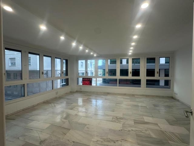 3 sovrum Lägenhet att hyra i Mercado, Alicante stad - 1 800 € (Ref: 10015617)