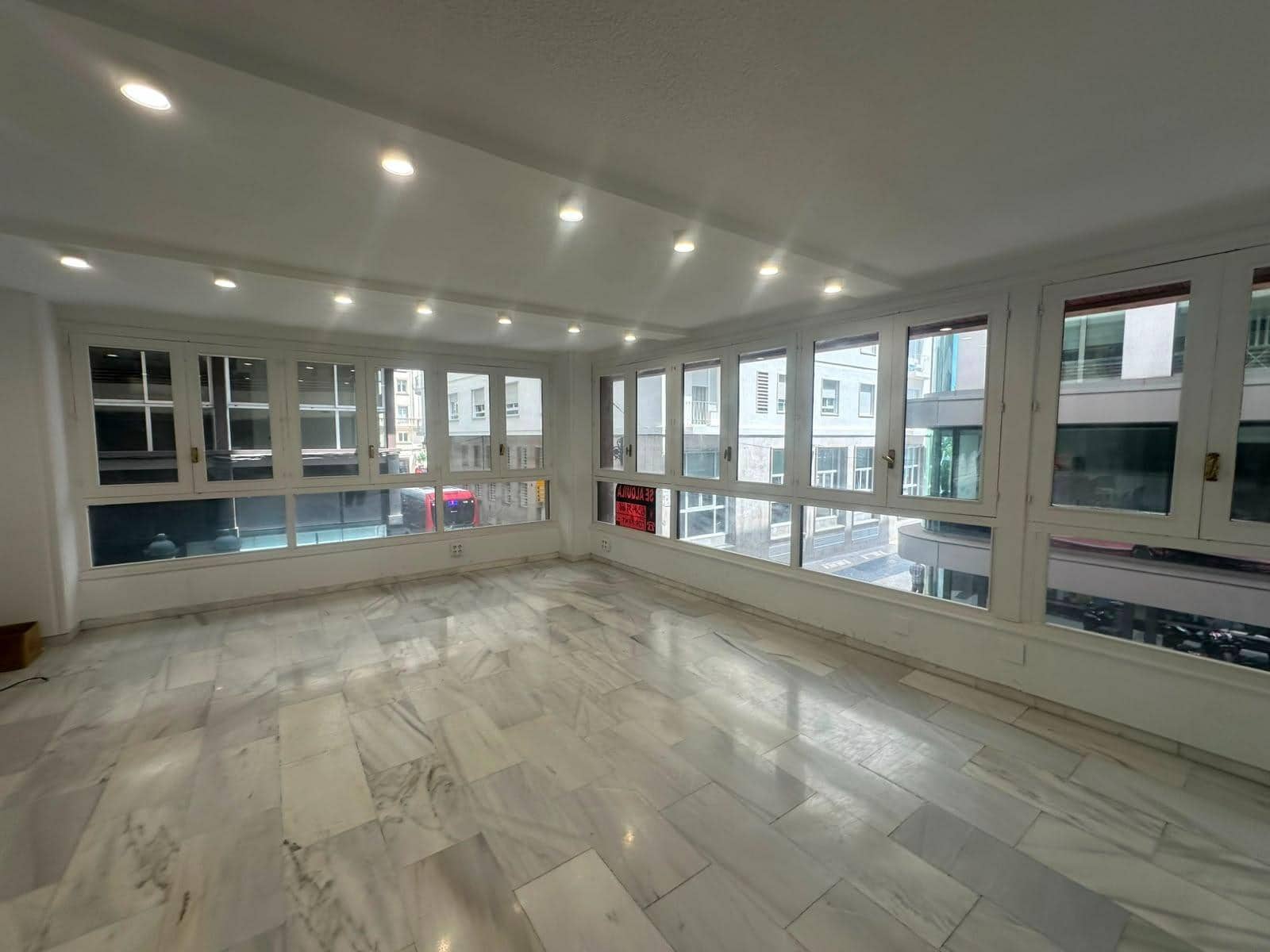 3 sovrum Lägenhet att hyra i Alicante stad - 1 800 € (Ref: 10015617)