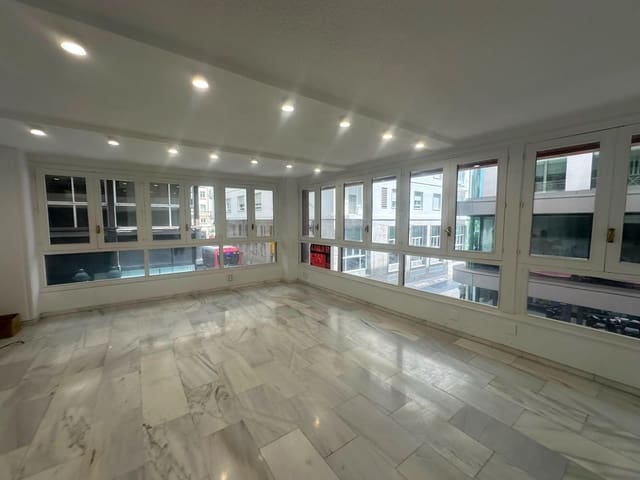 3 sovrum Lägenhet att hyra i Mercado, Alicante stad - 1 800 € (Ref: 10015617)