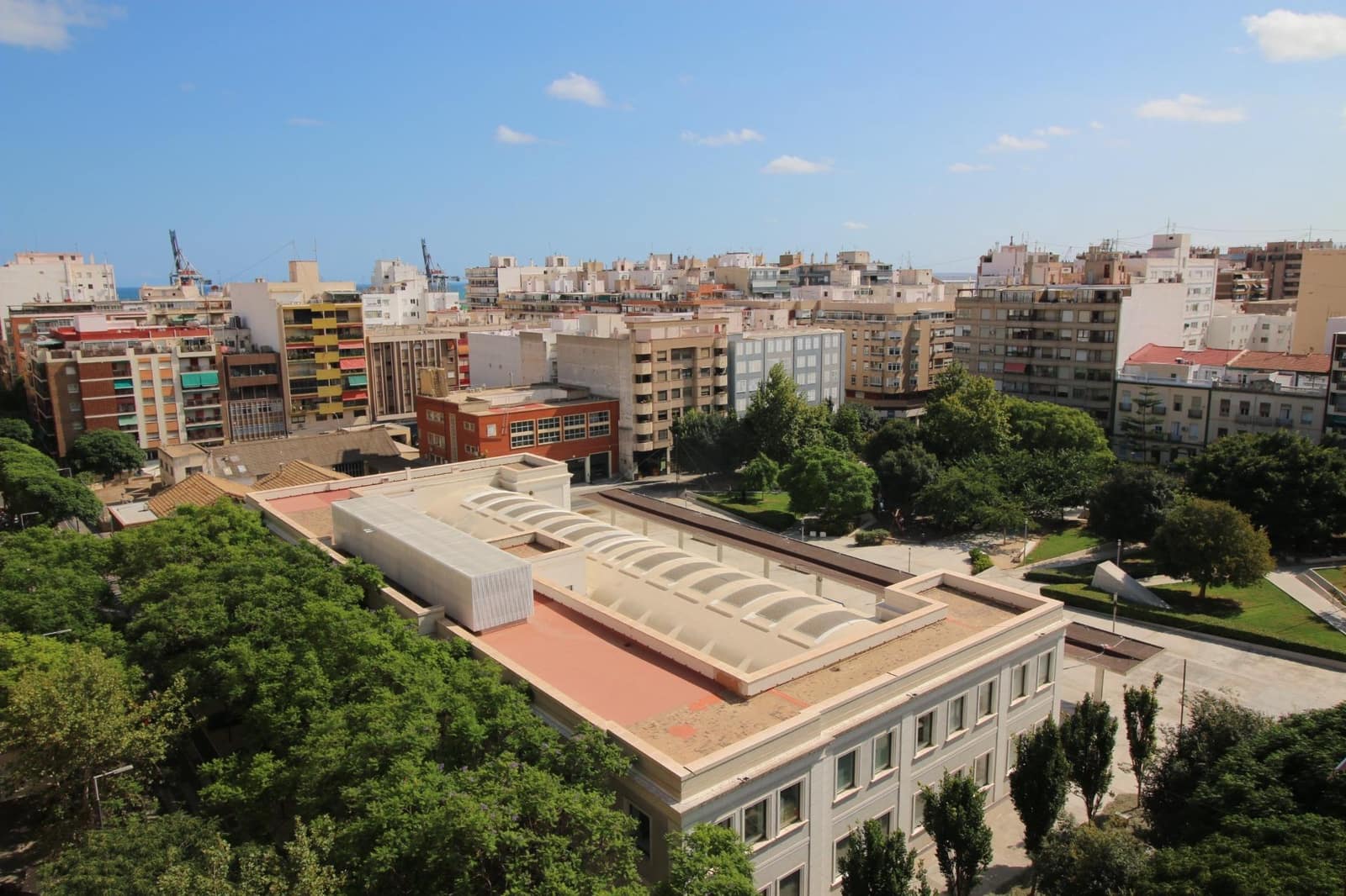 1 sovrum Lägenhet att hyra i Alicante stad - 1 100 € (Ref: 10015618)