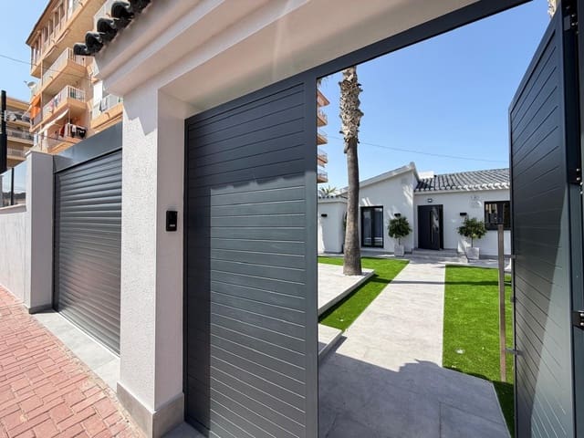 4 quarto Moradia para venda em Punta Prima, Torrevieja com piscina garagem - 749 000 € (Ref: 10017548)