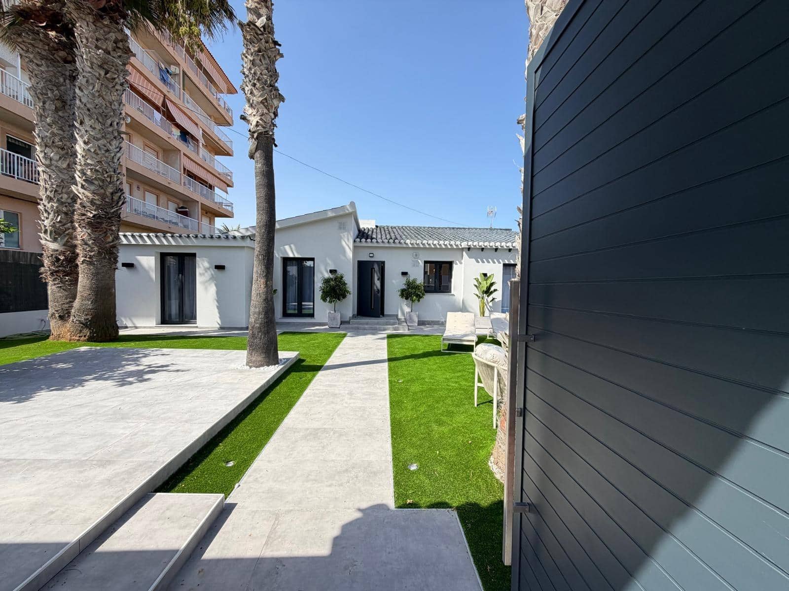 4 sypialnia Willa na sprzedaż w Punta Prima z basenem garażem - 749 000 € (Ref: 10017548)
