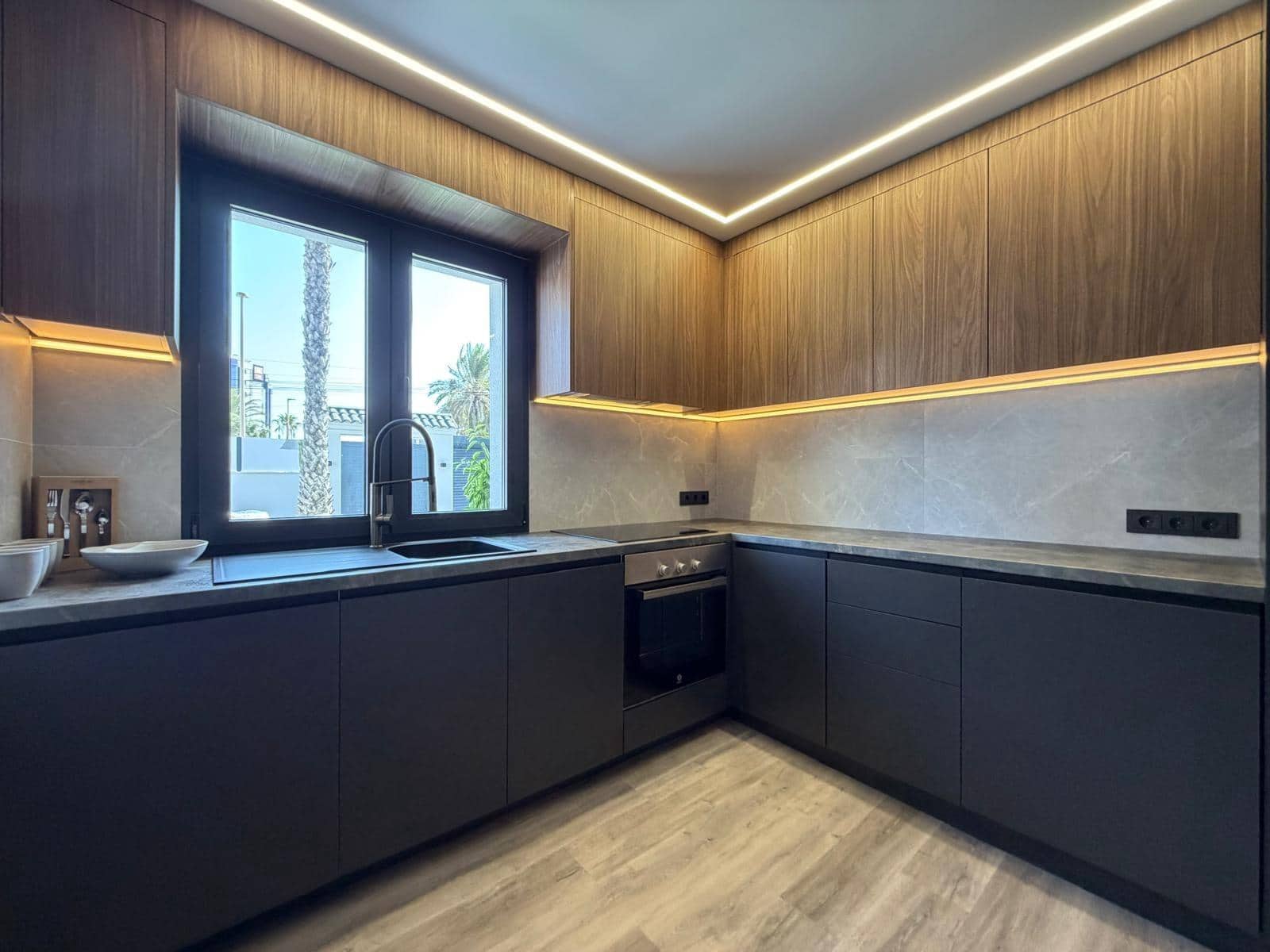 4 sypialnia Willa na sprzedaż w Punta Prima z basenem garażem - 749 000 € (Ref: 10017548)