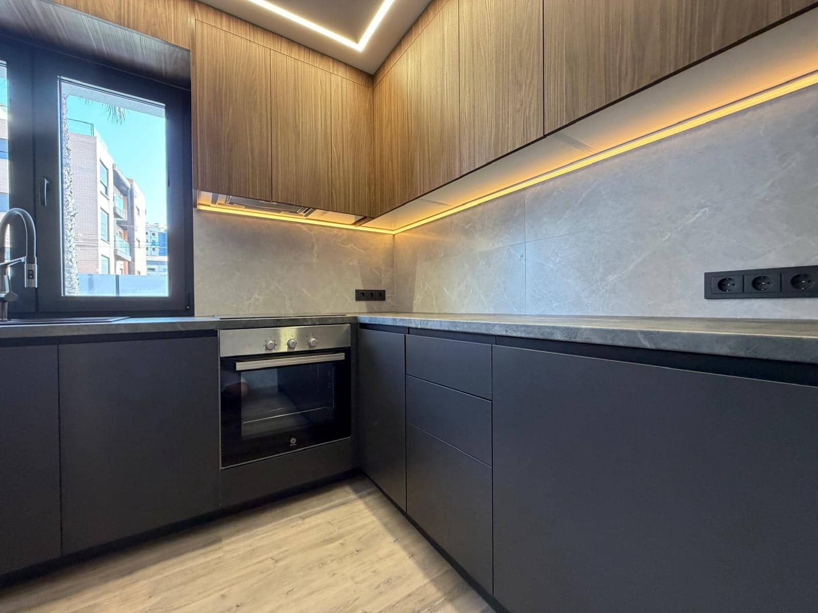 4 sypialnia Willa na sprzedaż w Punta Prima z basenem garażem - 749 000 € (Ref: 10017548)