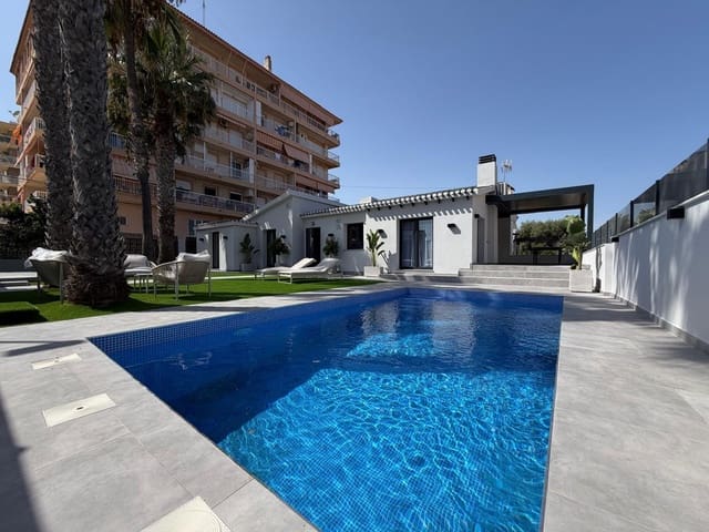 4 quarto Moradia para venda em Punta Prima, Torrevieja com piscina garagem - 749 000 € (Ref: 10017548)