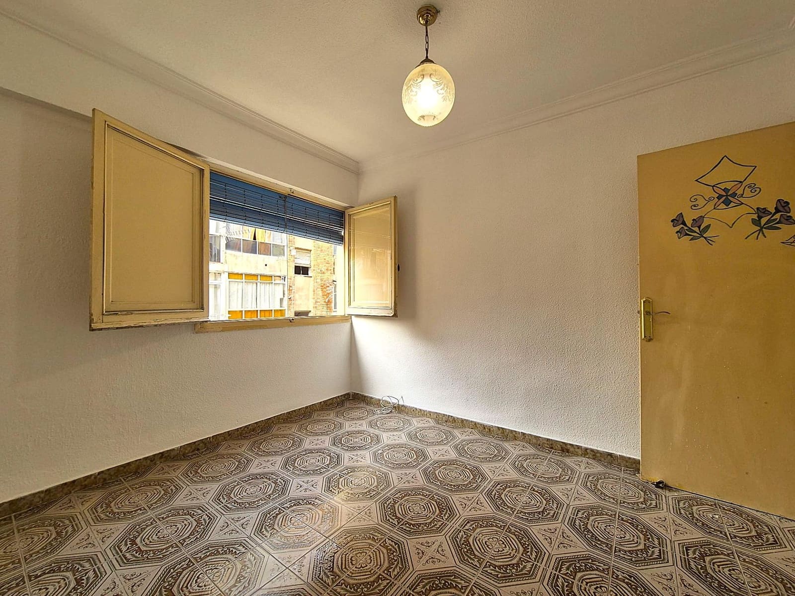 3 soveværelse Lejlighed til salg i Alicante by - € 79.000 (Ref: 10017549)